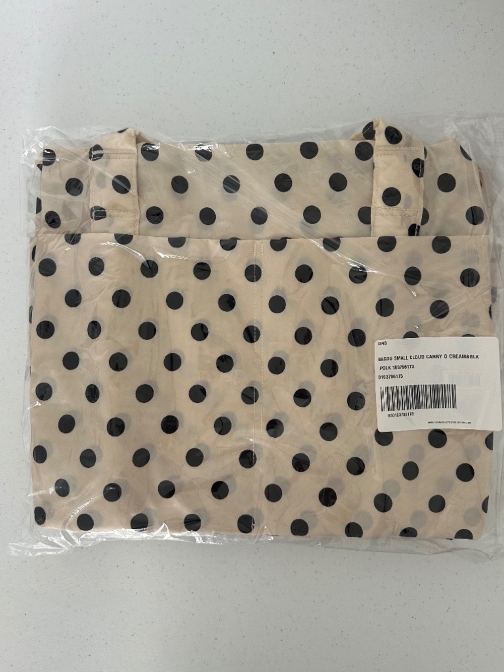 BAGGU Small Cloud Carry-On Bag - Cream + Black Polka Dot - UO Exclusive - Picture 5 of 6